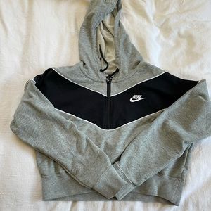 Nike Heritage crop